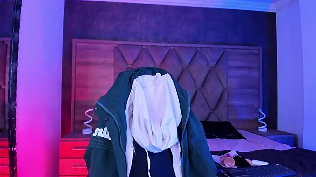 katierouge  online show from January 14, 5:46 am