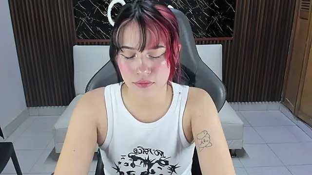 Snapshot of Anna17_ chatting on March 2, 11:06 am Anna17 online show from March 2, 11:06 am