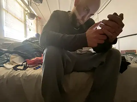 Luv2SuckBWC92 online show from March 19, 4:33 pm