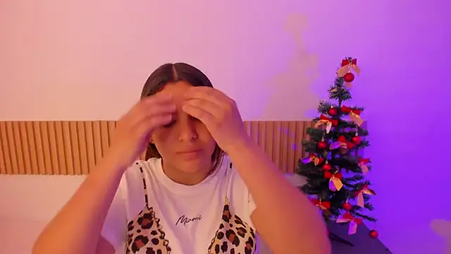 OliviaSweett online show from December 15, 7:40 pm