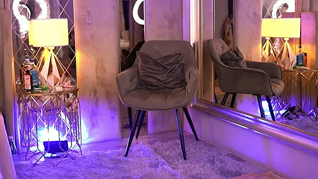 Snapshot of FrancescaDante chatting on February 26, 6:56 am FrancescaDante online show from February 26, 6:56 am