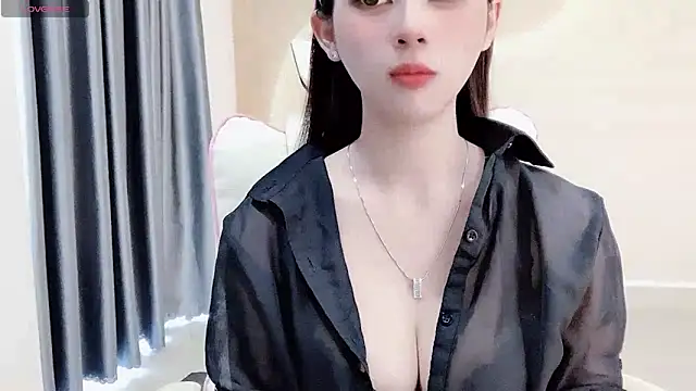 Snapshot of Aline_690 chatting on April 6, 6:58 am Aline 690 online show from April 6, 6:58 am