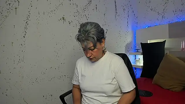 Snapshot of JaddeWalker chatting on October 3, 11:29 am JaddeWalker online show from October 3, 11:29 am