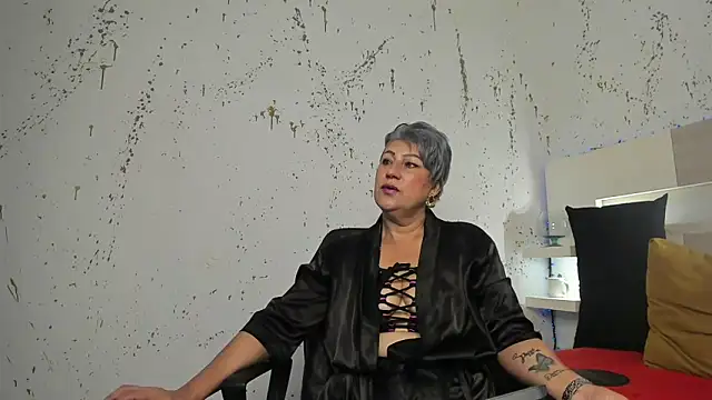 Snapshot of JaddeWalker chatting on October 5, 11:30 am JaddeWalker online show from October 5, 11:30 am