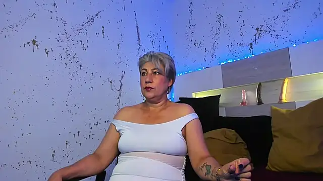 Snapshot of JaddeWalker chatting on November 14, 11:20 am JaddeWalker online show from November 14, 11:20 am