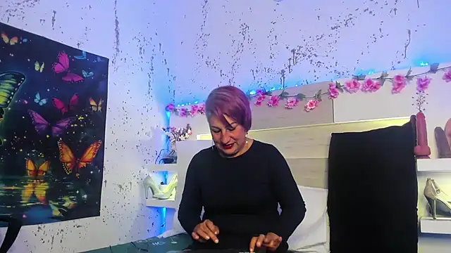 Snapshot of JaddeWalker chatting on April 4, 11:18 am JaddeWalker online show from April 4, 11:18 am