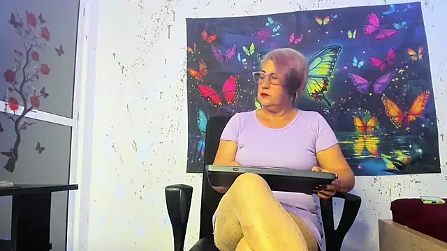 Snapshot of JaddeWalker chatting on April 23, 11:31 am JaddeWalker online show from April 23, 11:31 am