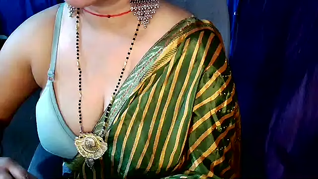 QUEEN SAKHI- online show from May 28, 2:09 am