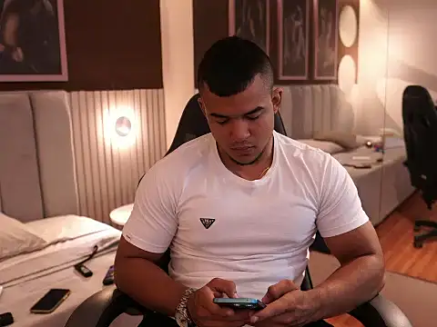 Snapshot of Thiago_Valente chatting on September 25, 1:15 pm Thiago Valente online show from September 25, 1:15 pm