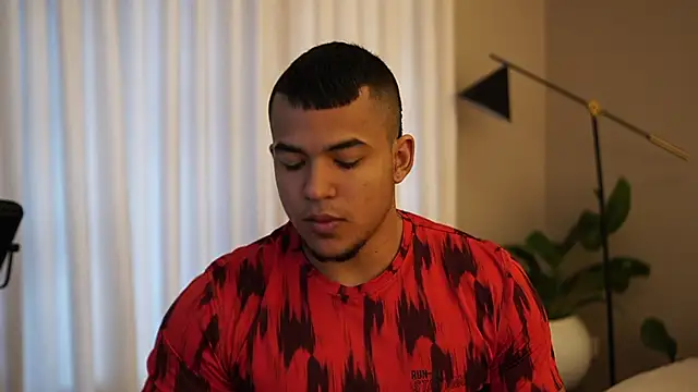 Snapshot of Thiago_Valente chatting on September 30, 2:33 pm Thiago Valente online show from September 30, 2:33 pm