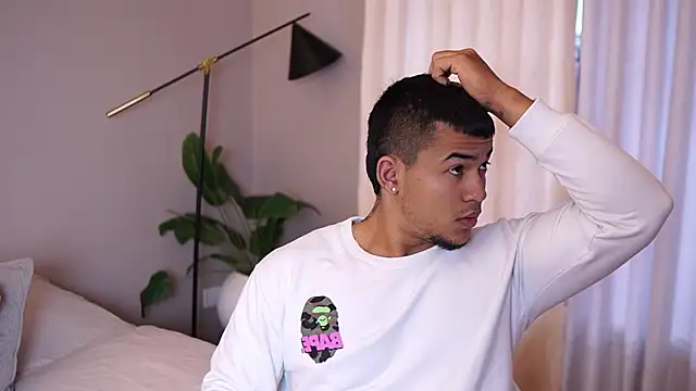 Snapshot of Thiago_Valente chatting on October 7, 1:08 pm Thiago Valente online show from October 7, 1:08 pm
