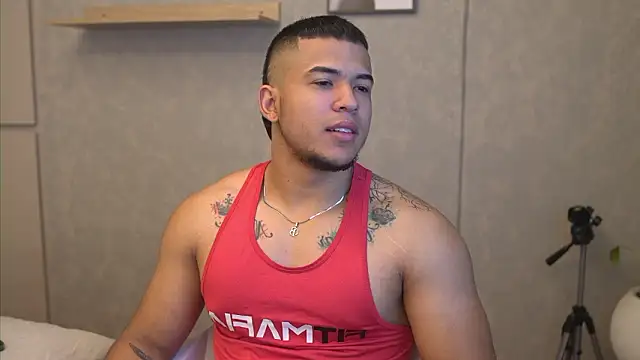 Thiago Valente online show from February 5, 1:05 pm