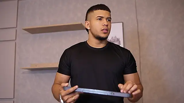 Thiago Valente online show from May 4, 1:18 pm