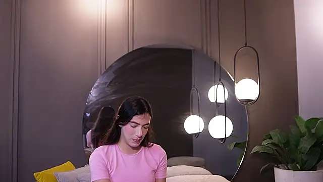 Ariaa Isabell online show from April 16, 6:30 pm