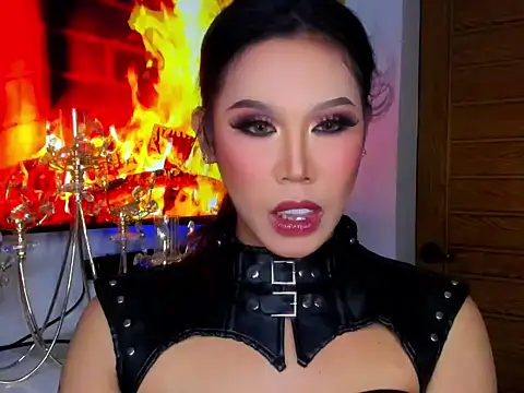 foxclassyramona ts online show from March 22, 8:45 pm