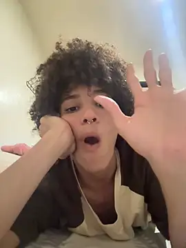 Snapshot of Max_Rain chatting on February 9, 1:53 am Max Rain online show from February 9, 1:53 am