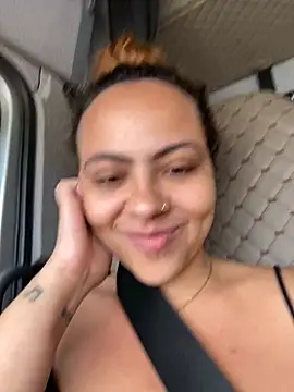 Snapshot of Chloe_Leaozinho chatting on October 19, 3:56 pm Chloe Leaozinho online show from October 19, 3:56 pm