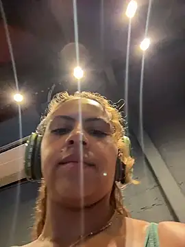 Chloe Leaozinho online show from February 22, 4:05 pm