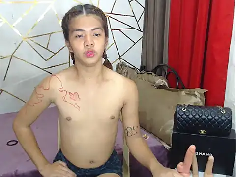Snapshot of xAsianHotCum69x chatting on June 27, 9:36 am xAsianHotCum69x online show from June 27, 9:36 am