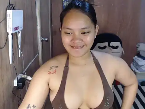 Snapshot of prettykrysgirl chatting on October 7, 10:12 am prettykrysgirl online show from October 7, 10:12 am