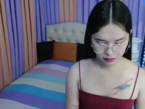 Snapshot of SeductiveAppleTS chatting on December 2, 5:24 am SeductiveAppleTS online show from December 2, 5:24 am