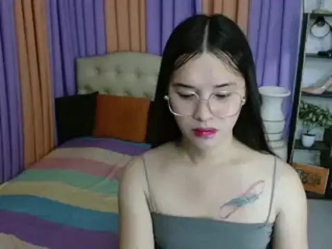 Snapshot of SeductiveAppleTS chatting on December 3, 5:15 am SeductiveAppleTS online show from December 3, 5:15 am