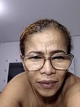 Snapshot of Merybeks chatting on February 9, 10:41 am Merybeks online show from February 9, 10:41 am