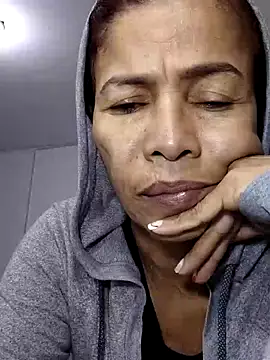 Snapshot of Merybeks chatting on February 13, 10:33 am Merybeks online show from February 13, 10:33 am