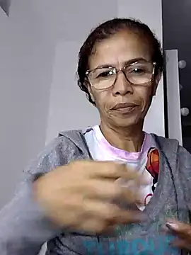 Snapshot of Merybeks chatting on March 5, 10:33 am Merybeks online show from March 5, 10:33 am