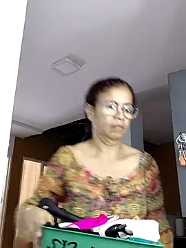 Snapshot of Merybeks chatting on April 5, 10:34 am Merybeks online show from April 5, 10:34 am