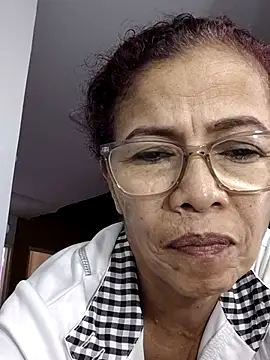 Snapshot of Merybeks chatting on April 6, 10:05 am Merybeks online show from April 6, 10:05 am