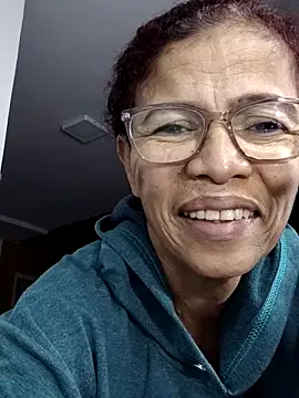 Snapshot of Merybeks chatting on April 7, 9:43 am Merybeks online show from April 7, 9:43 am