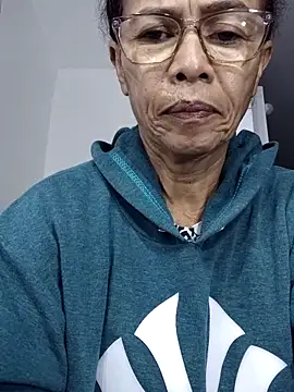 Snapshot of Merybeks chatting on April 9, 9:36 am Merybeks online show from April 9, 9:36 am