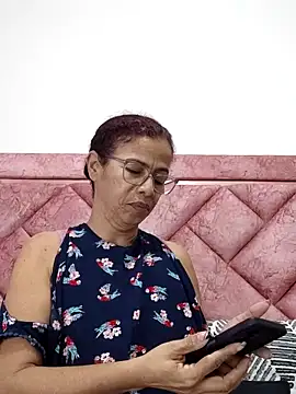 Snapshot of Merybeks chatting on April 10, 9:47 am Merybeks online show from April 10, 9:47 am