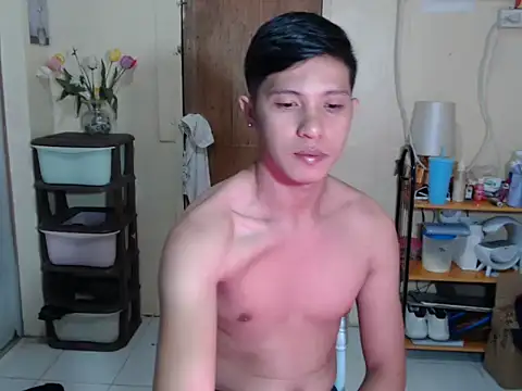 Snapshot of darryl_hugecok chatting on July 18, 7:50 pm darryl hugecok online show from July 18, 7:50 pm