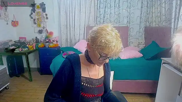 Snapshot of isabella-lips007 chatting on July 26, 1:58 am isabella-lips007 online show from July 26, 1:58 am