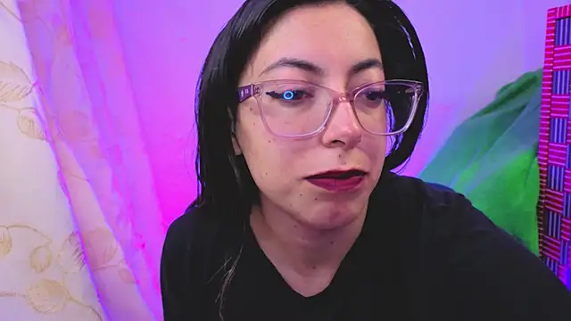 Snapshot of Miranda_sexlove_ chatting on January 17, 6:07 am Miranda sexlove online show from January 17, 6:07 am