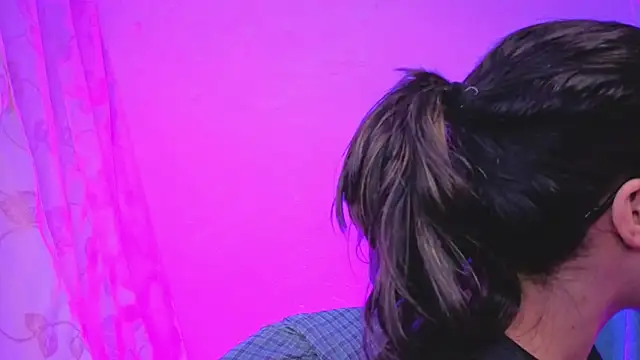 Snapshot of Miranda_sexlove_ chatting on February 3, 6:00 am Miranda sexlove online show from February 3, 6:00 am