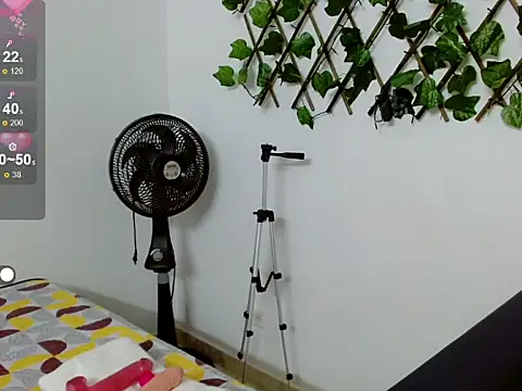 sara arias00 online show from October 28, 1:25 pm