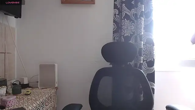 Snapshot of RosieHayes chatting on July 15, 10:31 am RosieHayes online show from July 15, 10:31 am