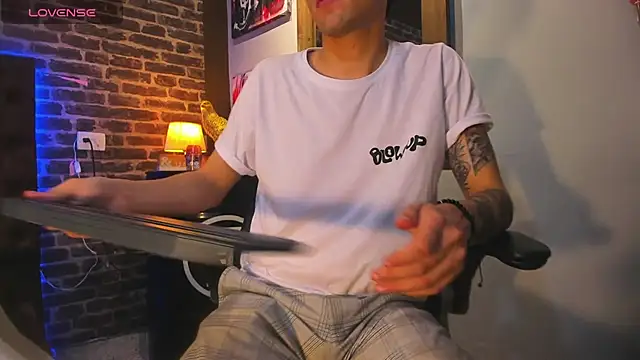 Matteo12  online show from October 6, 2:42 am