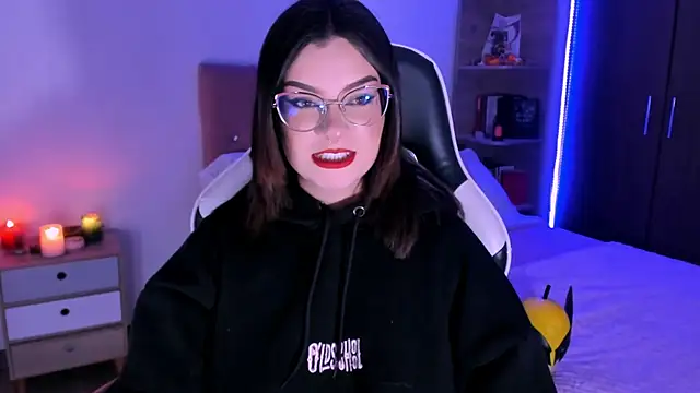 OphelianaRose33 online show from October 25, 11:10 pm