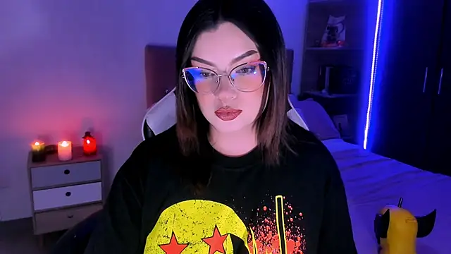 OphelianaRose33 online show from December 2, 12:27 am