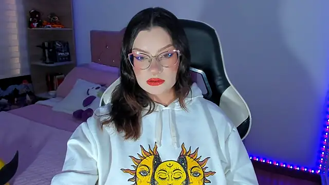 Snapshot of OphelianaRose33 chatting on June 9, 9:59 pm OphelianaRose33 online show from June 9, 9:59 pm