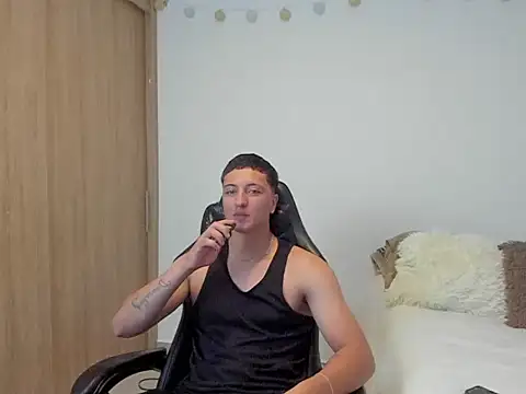 Snapshot of broly_becker chatting on November 7, 1:38 am broly becker online show from November 7, 1:38 am