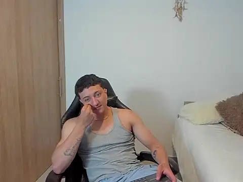 Snapshot of broly_becker chatting on November 21, 2:10 am broly becker online show from November 21, 2:10 am