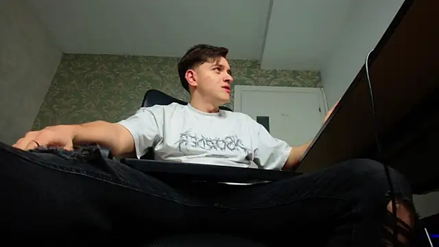 Snapshot of FelixStarkk chatting on October 21, 4:24 am FelixStarkk online show from October 21, 4:24 am