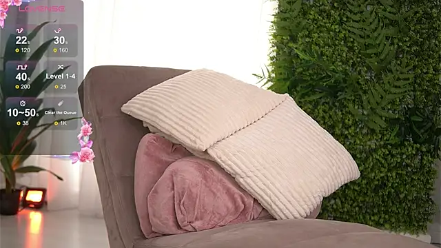 Snapshot of FreyaHeart chatting on December 19, 6:42 am FreyaHeart online show from December 19, 6:42 am