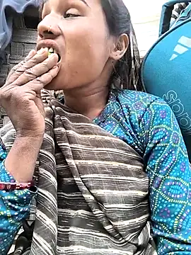 Hot raaani online show from December 16, 10:31 am