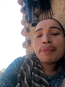 Hot raaani online show from December 18, 7:14 am